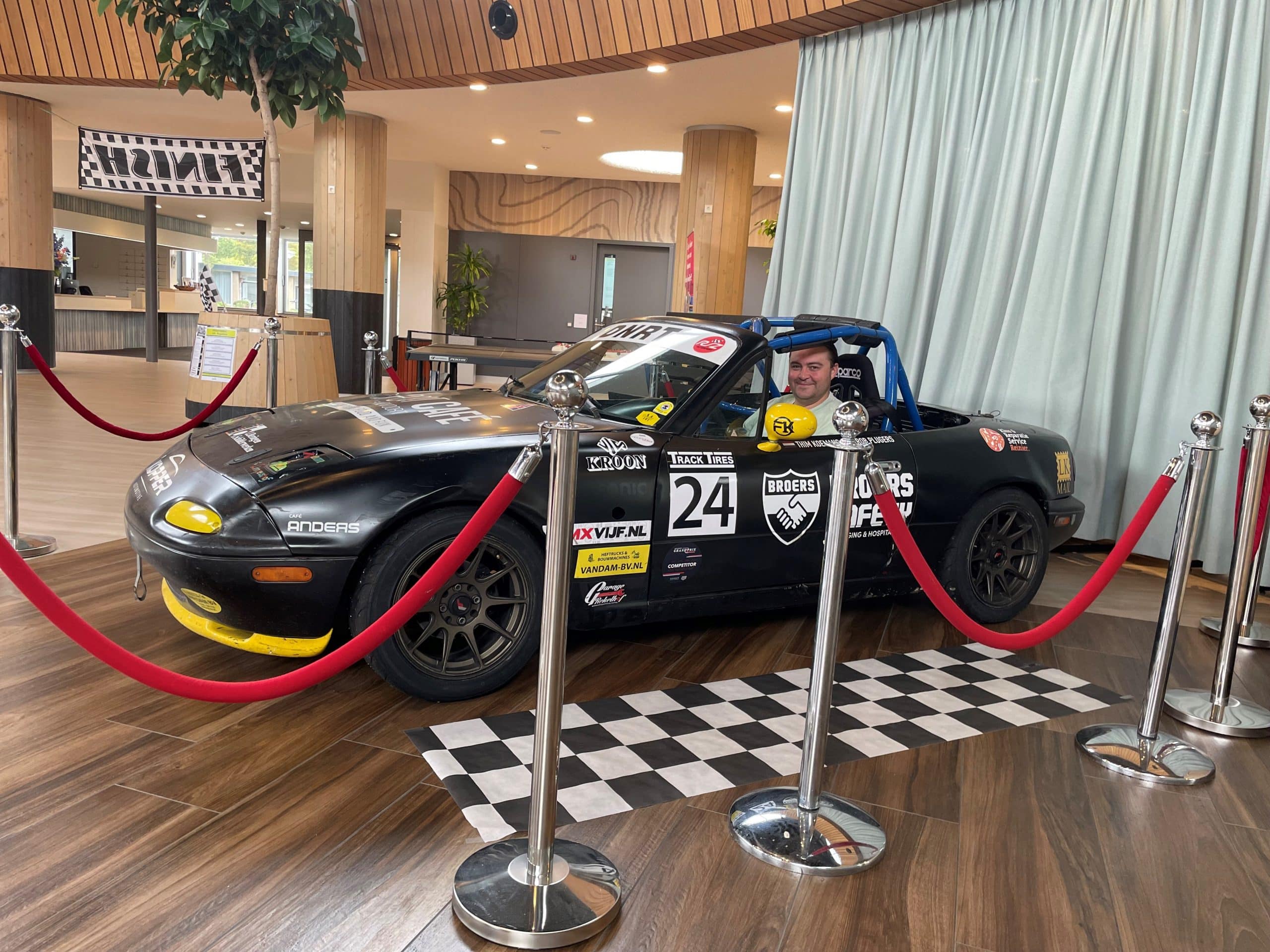 Thim in zijn race auto